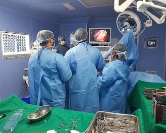 Dr Vijay Chandar performing Arthroscopic Rotator cuff repair