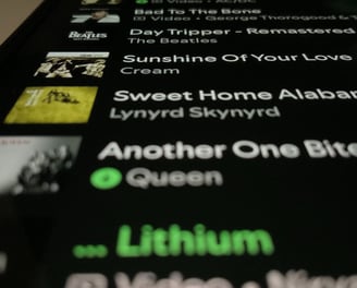 Learn your favourite guitar songs - Airport West