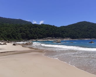 Praias acessadas somente pelo mar!