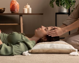 personne faisant du reiki