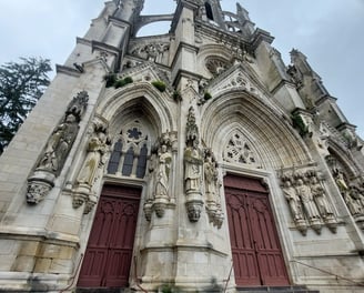 façade d'une basilique gothique