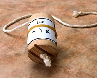 Péndulo Hebrero con etiqueta de luz amor paz limpieza