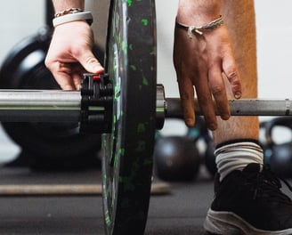 Barre chargée pour préparation physique