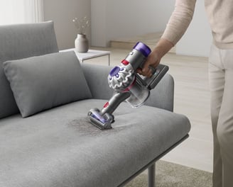 Dyson V8 Advanced Compact, krachtig en veelzijdig – de steelstofzuiger die al jouw schoonmaakklussen