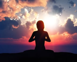 Mujer meditando