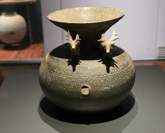 Gaya jar with deer shaped decoration