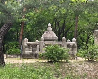 King Seongjong's taesil and taesilbi