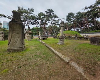 Queen Jeonghyeon tomb area