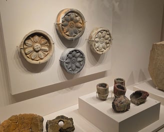 Roof end types and pottery items