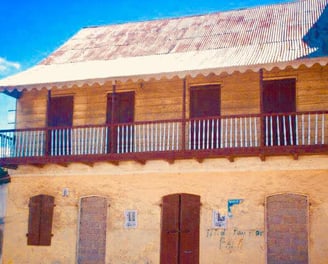 Image d'une ancienne maison de Fort Dauphin Fort liberté Haïti
