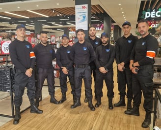 Agents de sécurité professionnels assurant la protection d’un mall