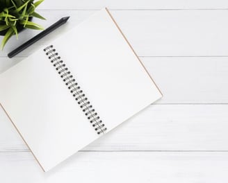 photo d'un cahier ouvert, avec ses pages blanches