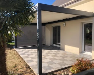 pergola en aluminium noir