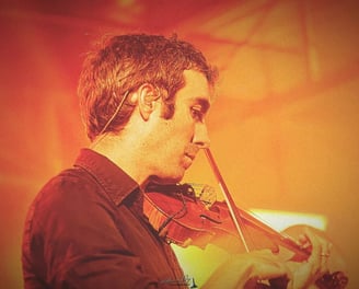 David ABEIJON jouant du violon