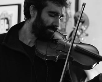 David ABEIJON jouant du violon