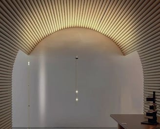 e22 system lamp in wall