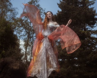 Photo d'une femme en costume original