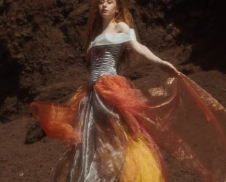 Photo d'une femme en costume original