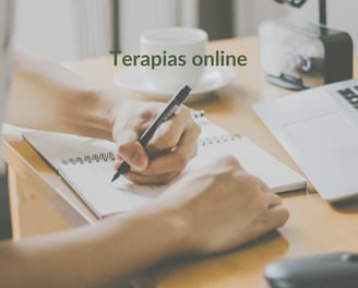 Atendimento online em dermatologia, nutrologia e medicina integrada. Dra. Cris Tavares