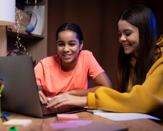 Curso de inglês online para adolescentes — Metropolis Idiomas, aulas práticas e divertidas.