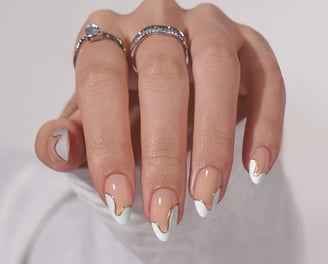 Uñas nude almendradas