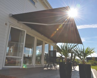 IMPONENTE TOLDO ARTICULADO SELECT STOBAG, NA CIDADE DE ARAÇATUBA SP