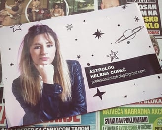 Novine sa dodatkom godišnjeg horoskopa koji je Helena pisala za Kurir novine.