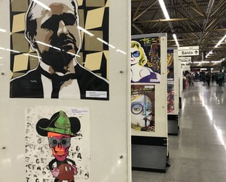 Descubra a energia contagiante da exposição "Se Liga no Traço" do artista plástico Sérgio Astral.