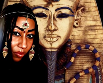 Davida Roze with the Golden Pharoah