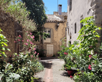 Montolieu village du livre dans le sud de la france