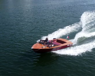 The James Bond–style speedboat Eskrok speeding along the Douro River