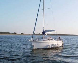 The sailboat Monark sailing on the Douro River