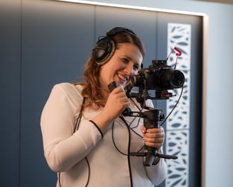 Léa olivier, vidéaste professionnelle en tournage de video d'entreprise