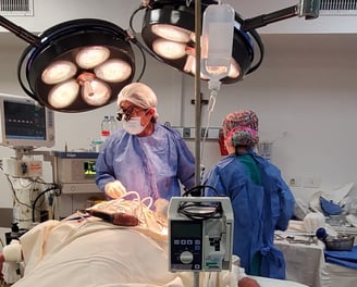 cirugia de cerebro, controlando funciones motoras.