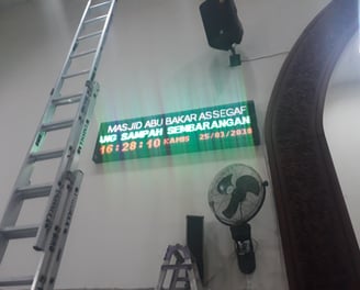 pembuat jam digital masjid model running teks