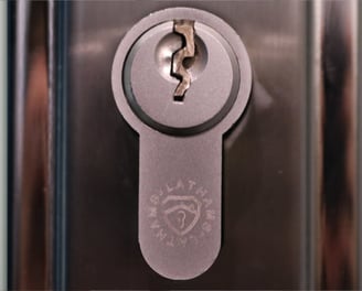 Broken-key-stuck-in-the-lock