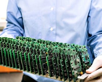 What is High Volume PCB Assembly? Learn about Omini’s scalable, efficient solutions.