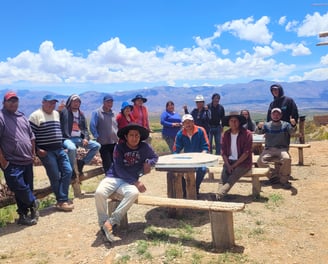 grupo de emprendedores de turismo rural reunidos en la comunidad indígena de Pucara