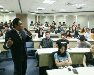 Saat mengajar di Kampus UPH Surabaya sebagai Dosen