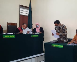 Anthonius Adhi Soedibyo saat bersidang disebuah kasus di Pengadilan Negeri Sidoarjo
