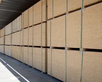 OSB boards and plywood for construction and packaging purposes