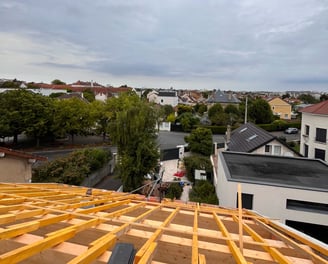 construction de maison et charpente par https://www.construction-baticom.fr/