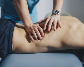 Massagem para Dor nas Costas Lombar Cervical Torácica com Fisioterapeuta em Braga