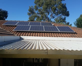 placas solares instalado no telhado 
