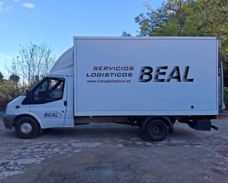 Carrozado con plataforma para mudanzas