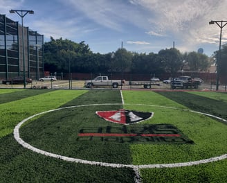 Instalación de césped sintético en un campo de fútbol en Guadalajara por Pasto Sintético Aldrete