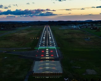 Balizas y ayudas visuales pista aterrizaje aeropuerto