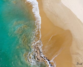 the edge of ocean and beach mark by the waves 