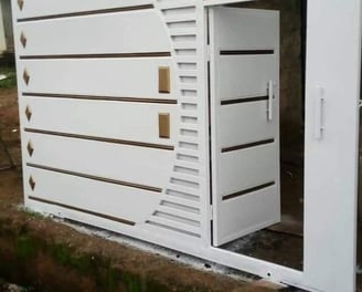 Portão dde garagem com entrada social
