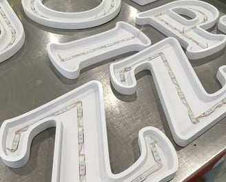 montaje letras corporeas